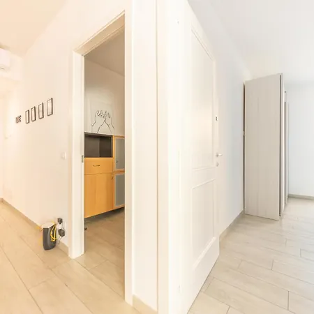 Ares San Lorenzo Apartment *